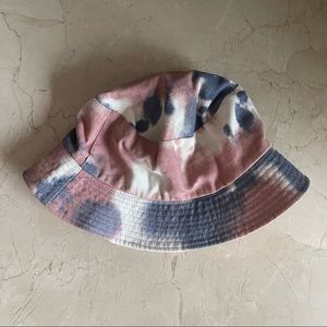 Bucket hat